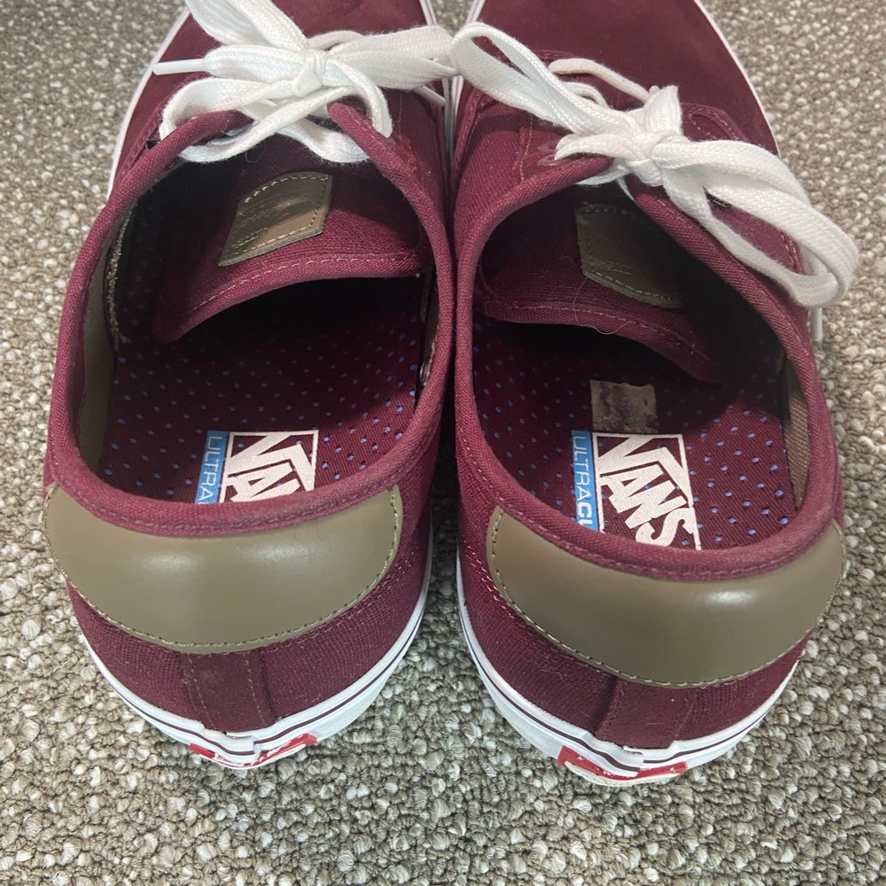 Men's Van’s Tennis Maroon Athletic Shoes with White Laces New with Box. Size 13 - Picture 3 of 5